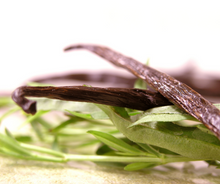 Load image into Gallery viewer, Tahitensis (PNG) Grade A Vanilla Beans

